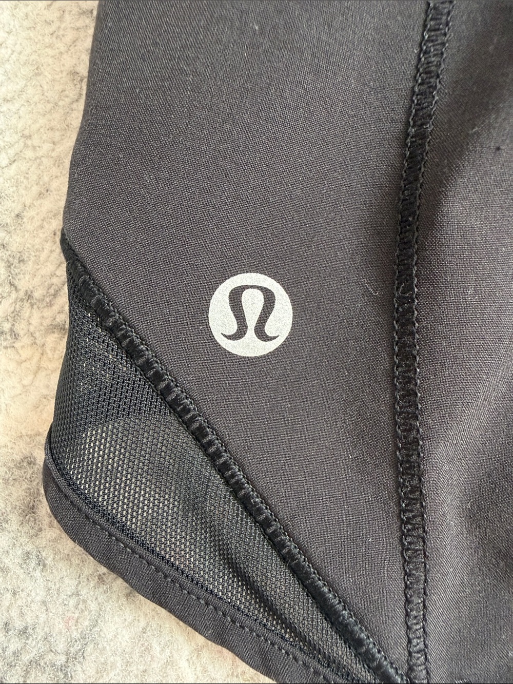 Lululemon Hotty Hot Short II *2.5" - Picture 5 of 10